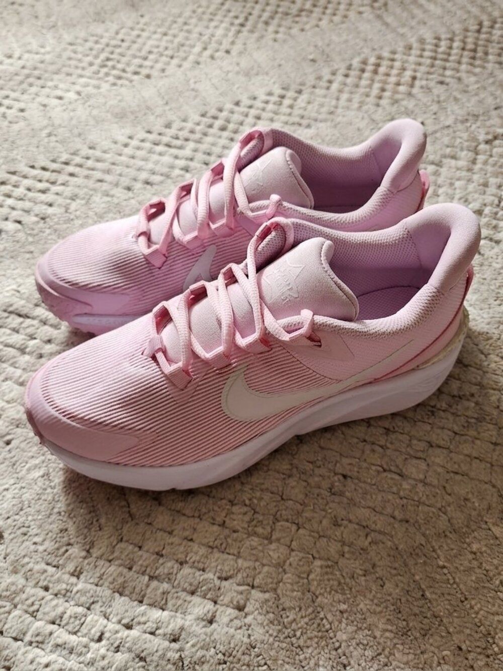 Nike Star Runner 4 big kids 6Y pink foam white running sneakers - Picture 1 of 10